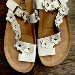 Autenti Spain white leather flower comfort sandals summer EU 41 or US 9.5